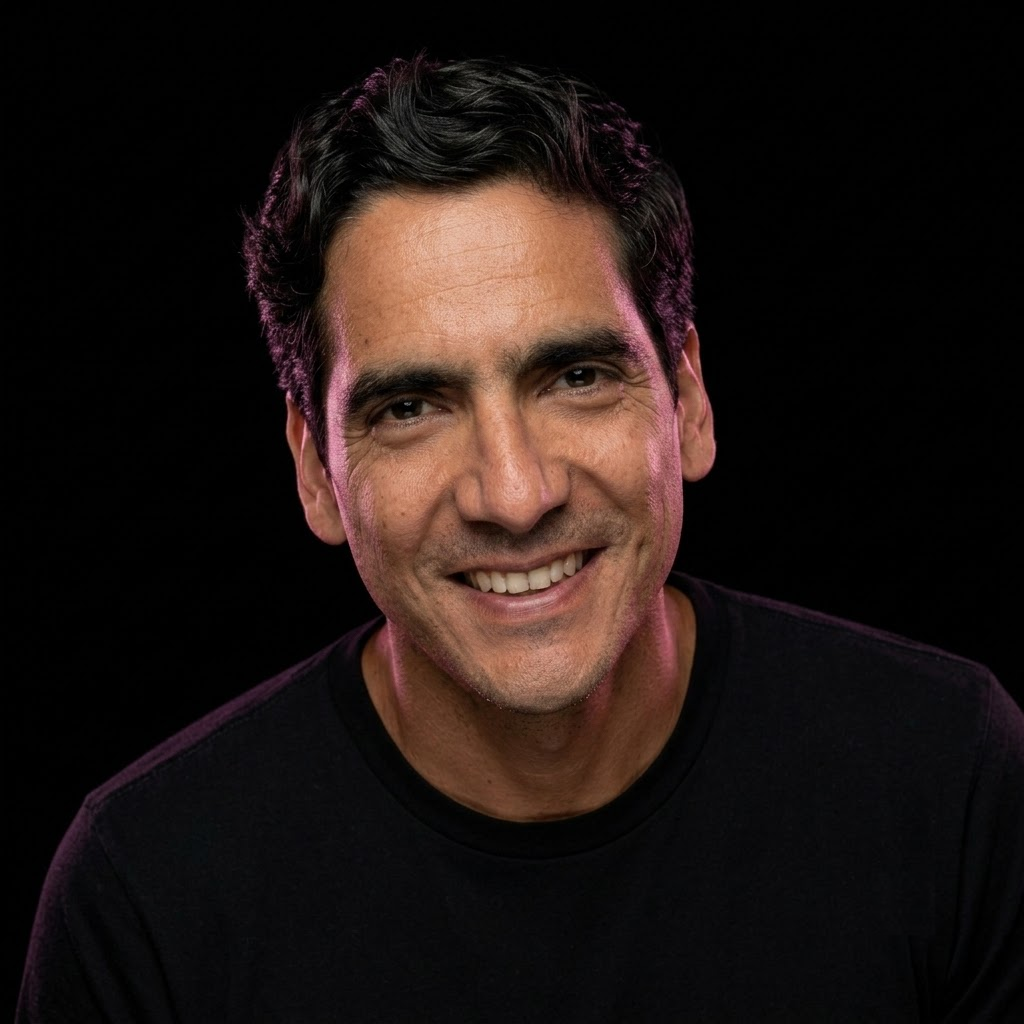 Retrato de Rodrigo Pérez Ochoa sobre fondo negro